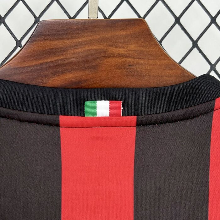 Retro AC Milan 2017/18 Home Jersey - Image 4