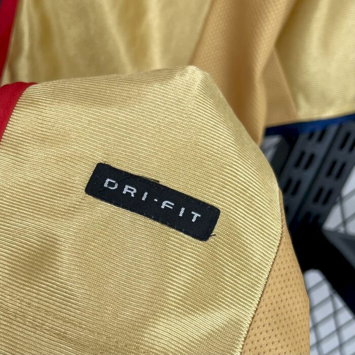 Retro Barcelona 2001/02 Away Jersey - Image 5