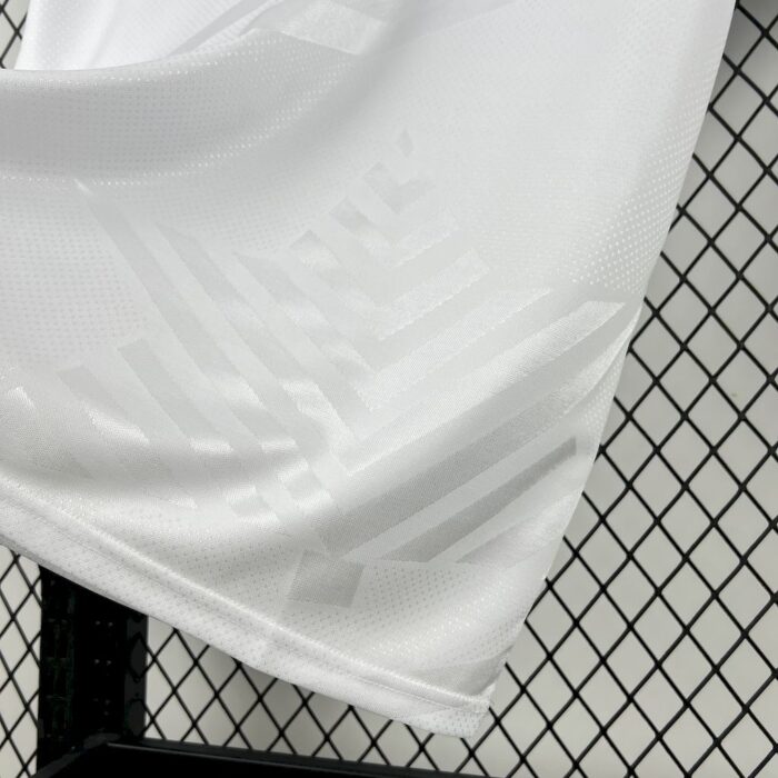 Retro Valencia CF 1999/00 Home Jersey - Image 5