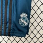 Retro Real Madrid 2017/18 Third Kids Kit - Image 4