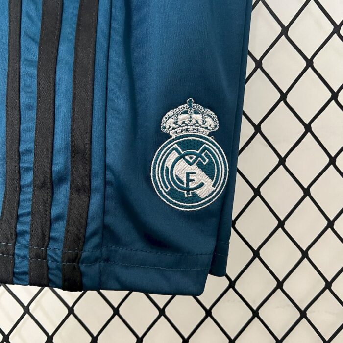 Retro Real Madrid 2017/18 Third Kids Kit - Image 4