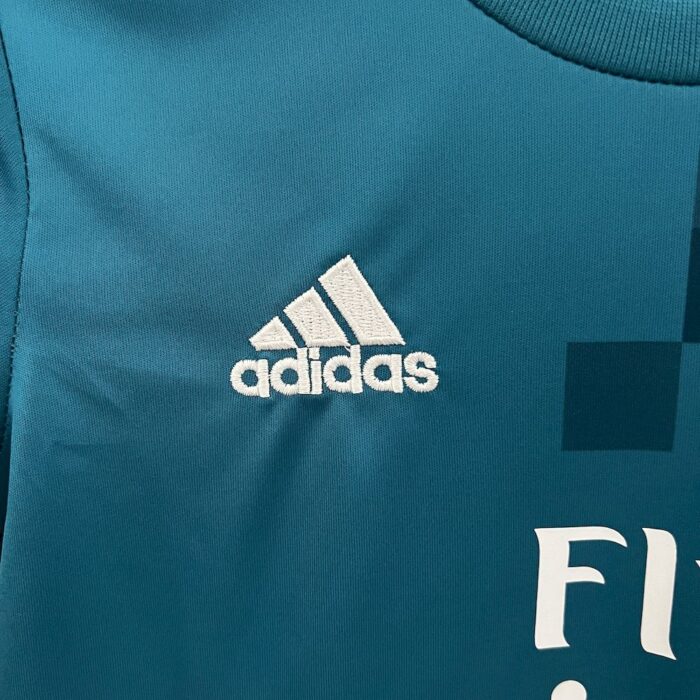 Retro Real Madrid 2017/18 Third Kids Kit - Image 3