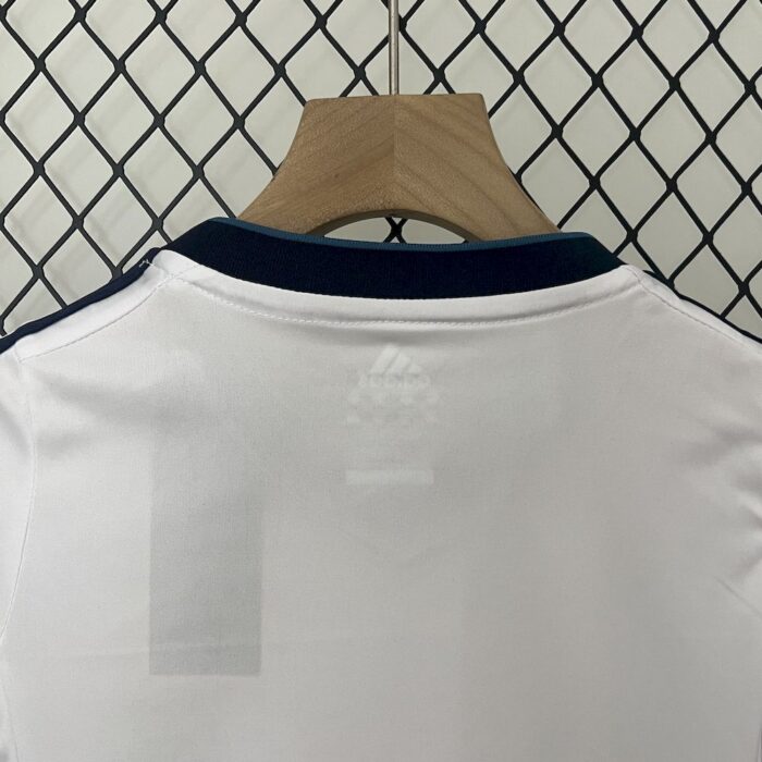 Retro Real Madrid 2012/13 Home Kids Kit - Image 3