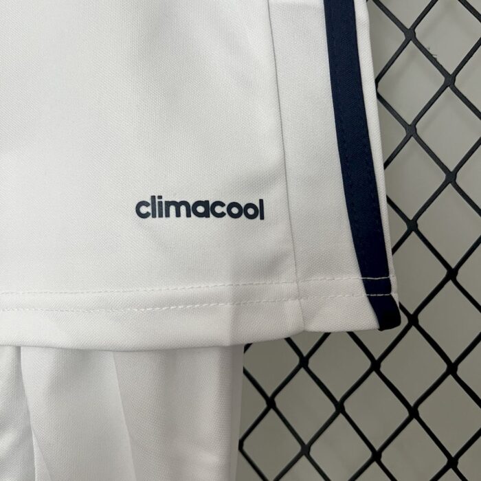 Retro Real Madrid 2016/17 Home Kids Kit - Image 3