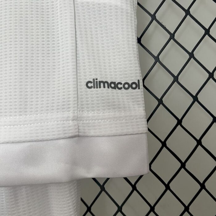 Retro Real Madrid 2015/16 Home Kids Kit - Image 5