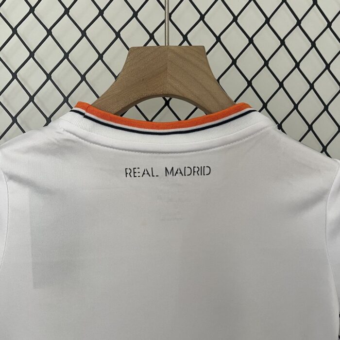 Retro Real Madrid 2013/14Home Kids Kit - Image 3