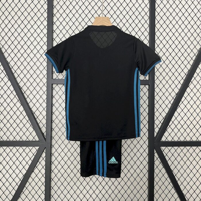Retro Real Madrid 2017/18 away Kids Kit - Image 2