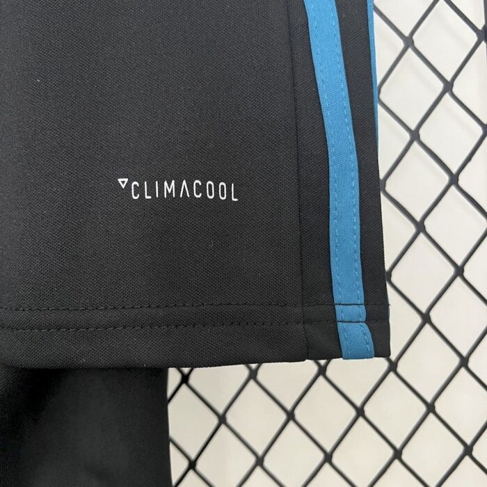 Retro Real Madrid 2017/18 away Kids Kit - Image 3