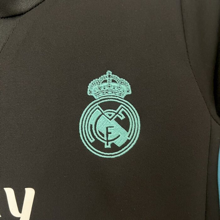 Retro Real Madrid 2017/18 away Kids Kit - Image 4