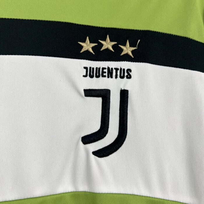 Retro Juventus 2017/18 Third Jersey - Image 5