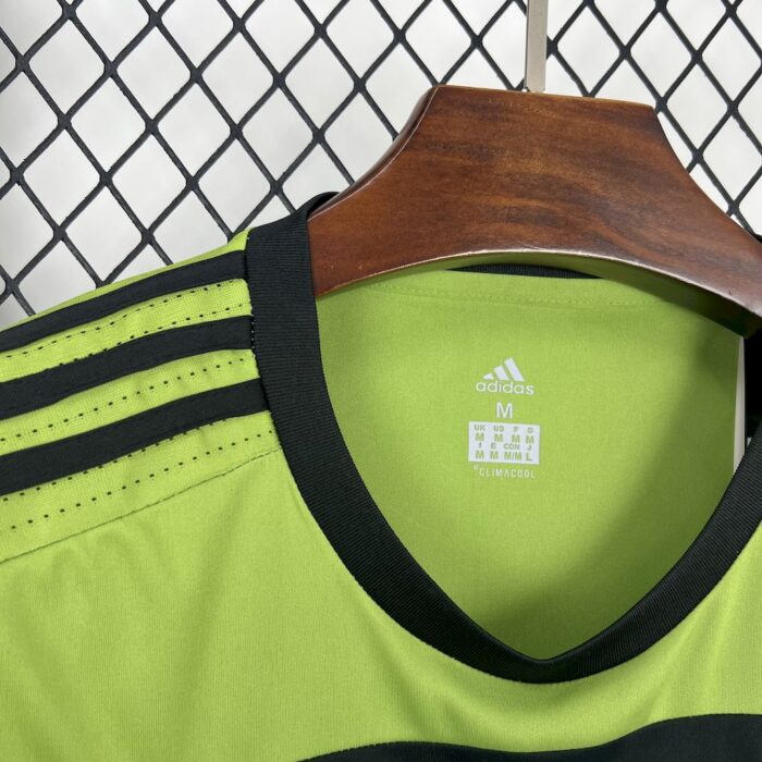 Retro Juventus 2017/18 Third Jersey - Image 3