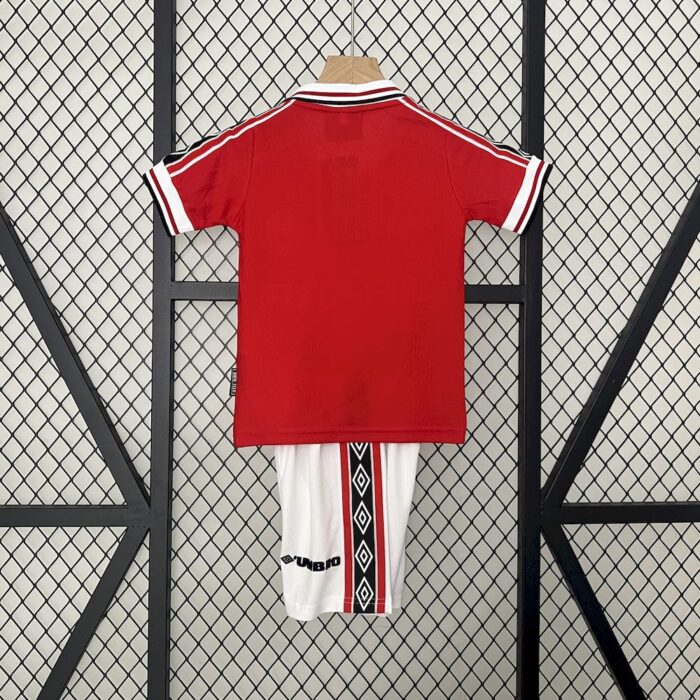 Retro Manchester United 1998/99 Home Kids Kit - Image 2