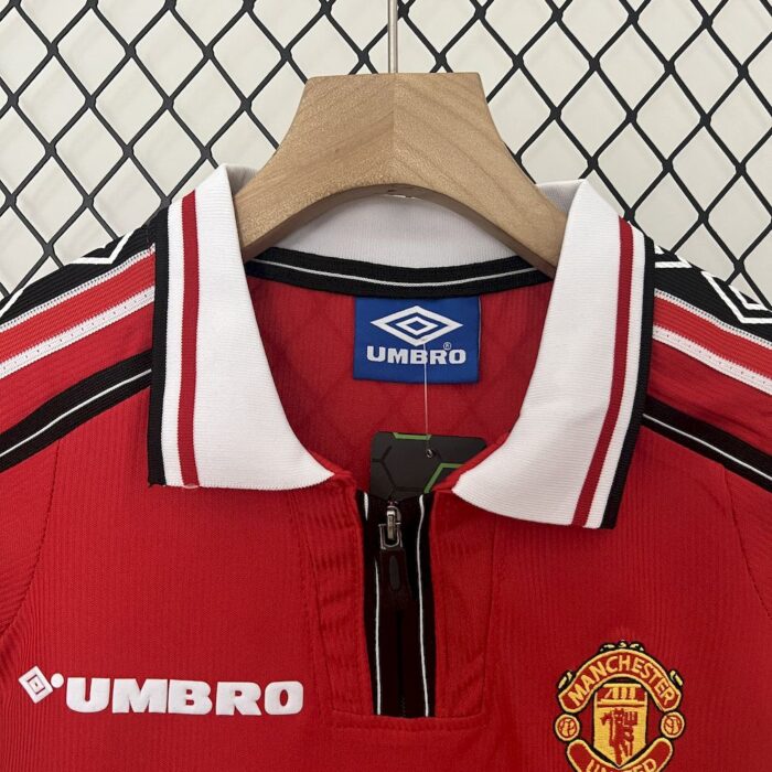 Retro Manchester United 1998/99 Home Kids Kit - Image 5