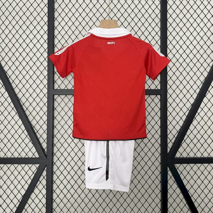Retro Manchester United 2010/11 Home Kids Kit - Image 2