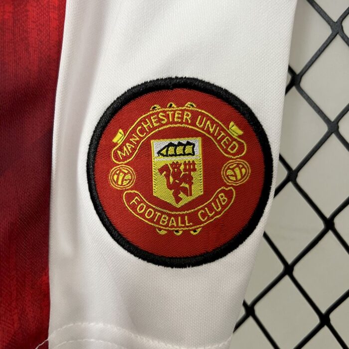 Retro Manchester United 1996/97 Home Kids Kit - Image 5