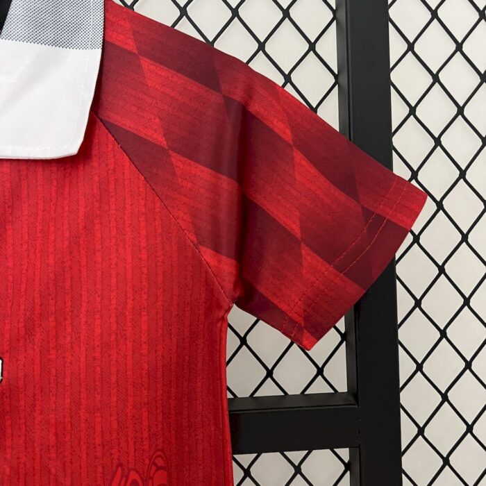 Retro Manchester United 1996/97 Home Kids Kit - Image 3