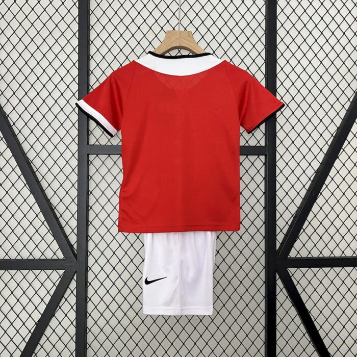 Retro Manchester United 2004/06 Home Kids Kit - Image 2