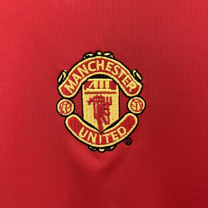 Retro Manchester United 2004/06 Home Kids Kit - Image 5