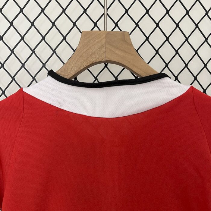 Retro Manchester United 2004/06 Home Kids Kit - Image 3