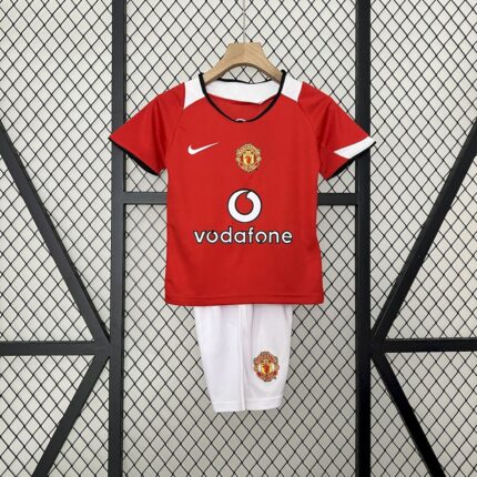 Retro Manchester United 2004/06 Home Kids Kit
