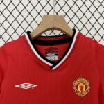 Retro Manchester United 2000/02 Home Kids Kit - Image 5
