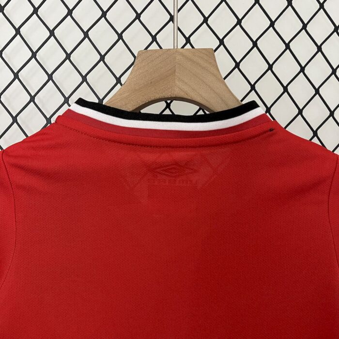 Retro Manchester United 2000/02 Home Kids Kit - Image 4