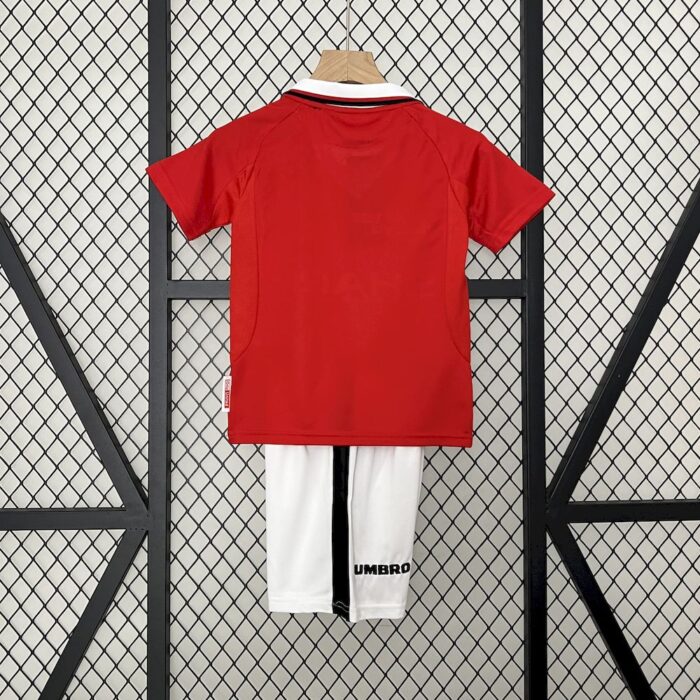 Retro Manchester United 1999/00 Home Kids Kit - Image 2