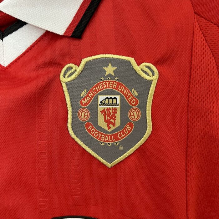 Retro Manchester United 1999/00 Home Kids Kit - Image 3