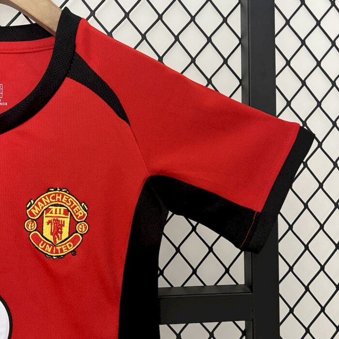Retro Manchester United 2002/04 Home Kids Kit - Image 3