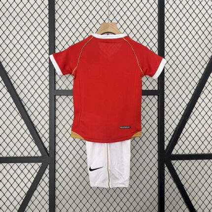 Retro Manchester United 2006/07 Home Kids Kit – view 2