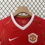 Retro Manchester United 2006/07 Home Kids Kit - Image 4