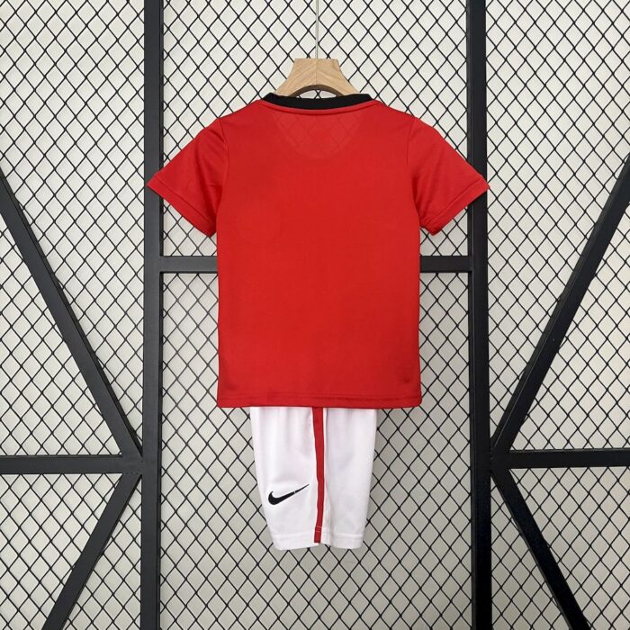 Retro Manchester United 2009/10 Home Kids Kit - Image 2