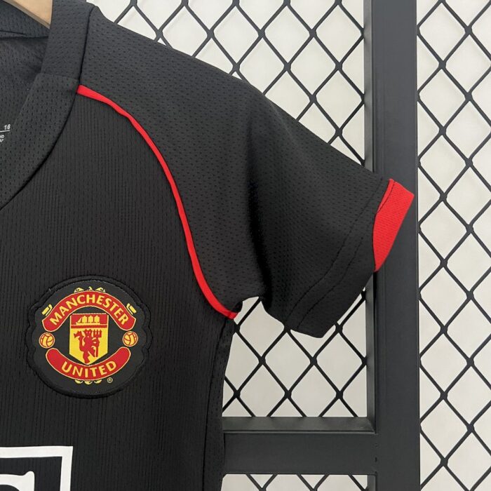 Retro Manchester United 2007/08 Third Kids Kit - Image 5