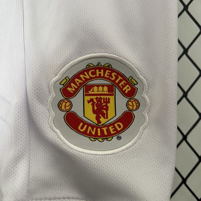 Retro Manchester United 2007/08 Third Kids Kit - Image 4