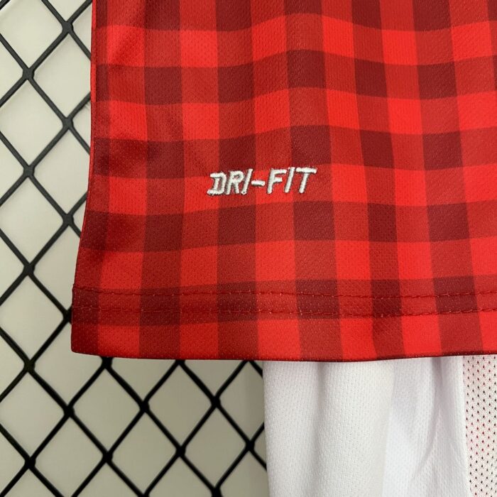 Retro Manchester United 2012/13 Home Kids Kit - Image 5