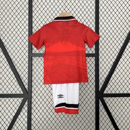 Retro Manchester United 1994/96 Home Kids Kit – view 2
