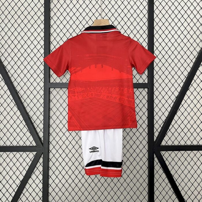 Retro Manchester United 1994/96 Home Kids Kit - Image 2
