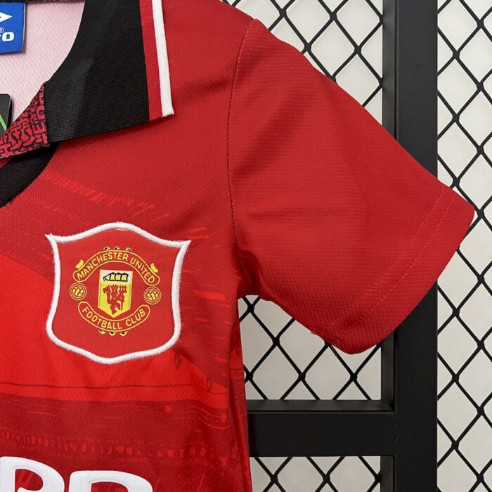 Retro Manchester United 1994/96 Home Kids Kit - Image 5