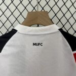 Retro Manchester United 2010/11 Away Kids Kit - Image 3
