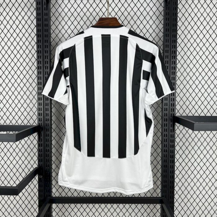 Retro Juventus 2002/03 Home Jersey - Image 2