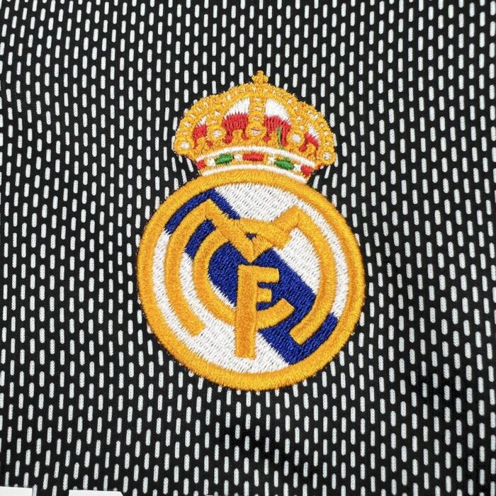 Retro Real Madrid 2002/03 Goalkeeper Jersey - Image 4