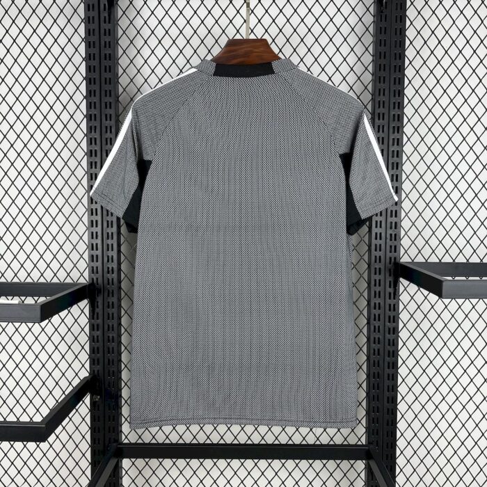 Retro Real Madrid 2002/03 Goalkeeper Jersey - Image 2