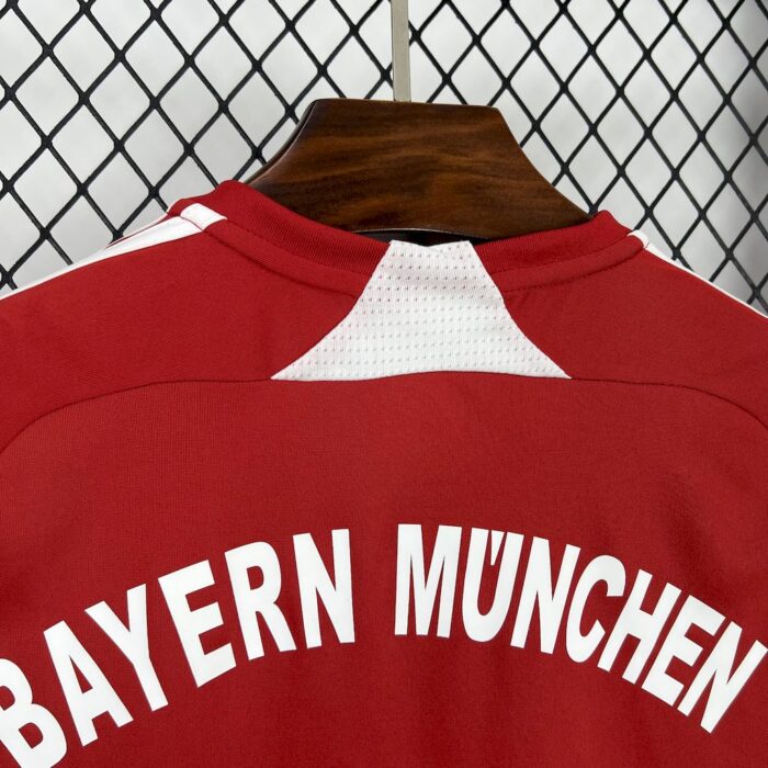 Retro Bayern Munich 2007/08 Home Jersey - Image 5