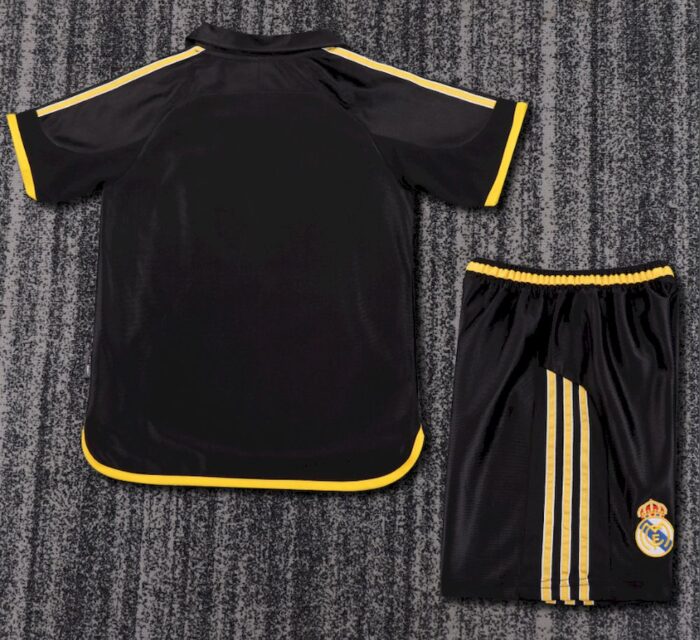 Retro Real Madrid 1998/00 Away Kids Kit - Image 2