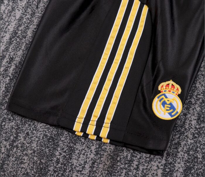 Retro Real Madrid 1998/00 Away Kids Kit - Image 4