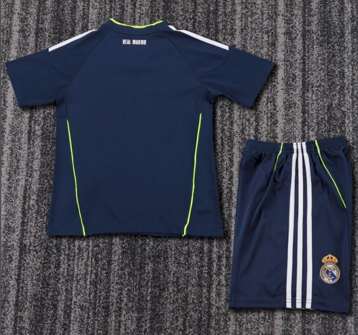 Retro Real Madrid 2010/11 Away Kids Kit - Image 2