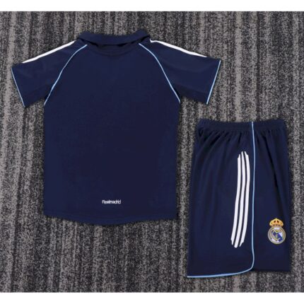 Retro Real Madrid 2005/06 Away Kids Kit – view 2