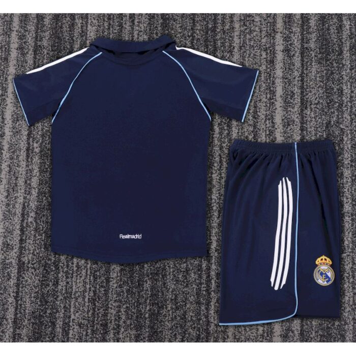 Retro Real Madrid 2005/06 Away Kids Kit - Image 2