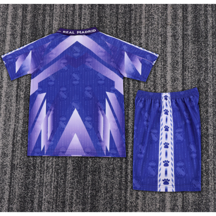 Retro Real Madrid 1996/97 Away Kids Kit - Image 2