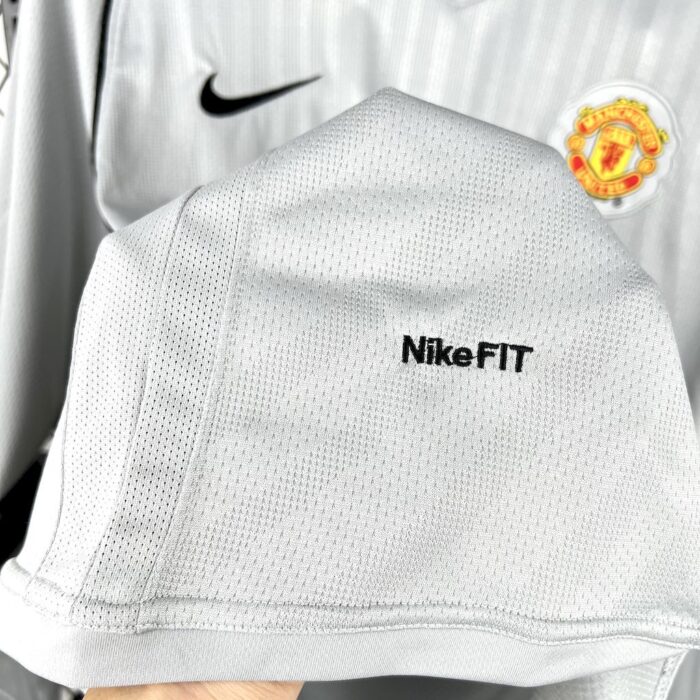 Retro Manchester United 2007/08 Grey Goalkeepe Long Sleeve Jersey - Image 4